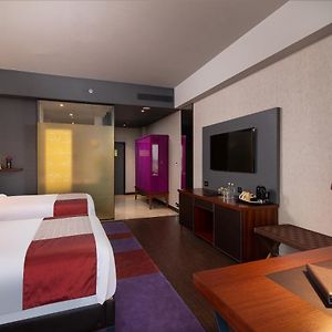 Executive Club Twin Room Non Smoking | Club Lounge Access